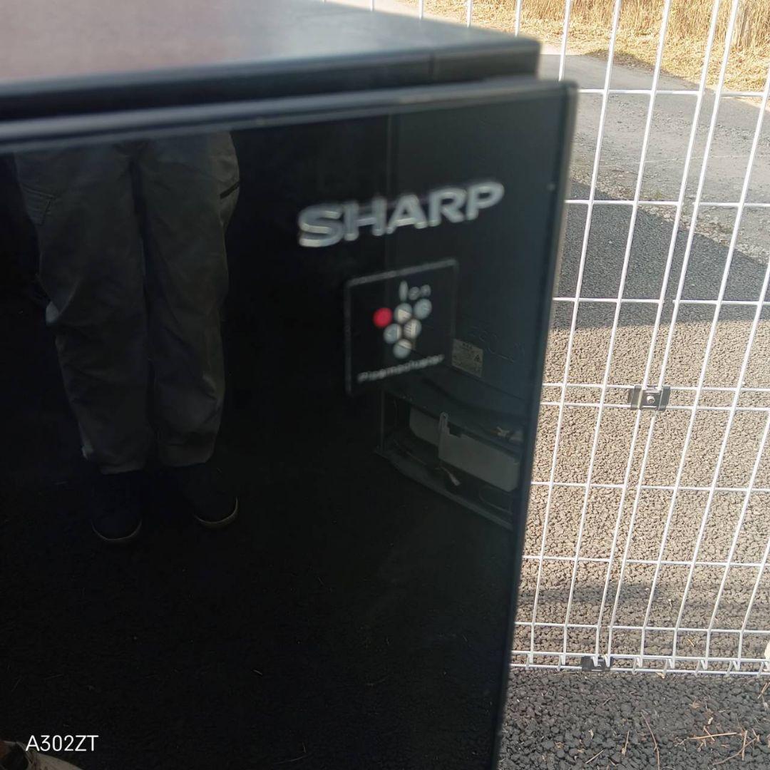 A02A5 送料設置無料　SHARP人気モデル　ガラスデザイン　冷蔵庫　137L