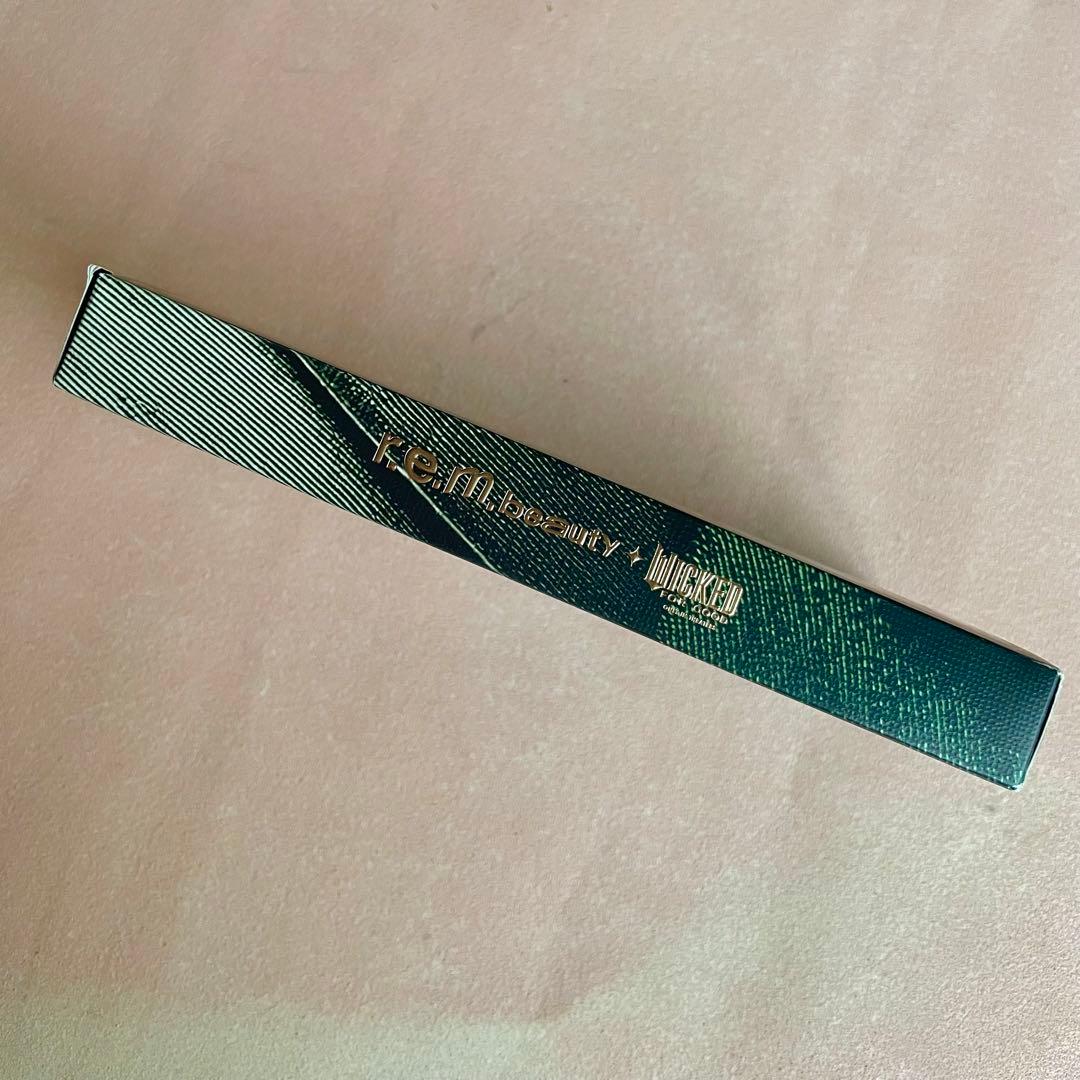 r.e.m.beauty Wicked ウィキッド アリアナ グランデ パレット