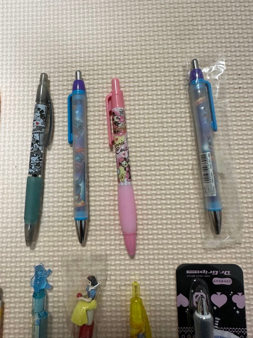 公*o様 キャラクター付きボールペンセット 30本以上 Z5