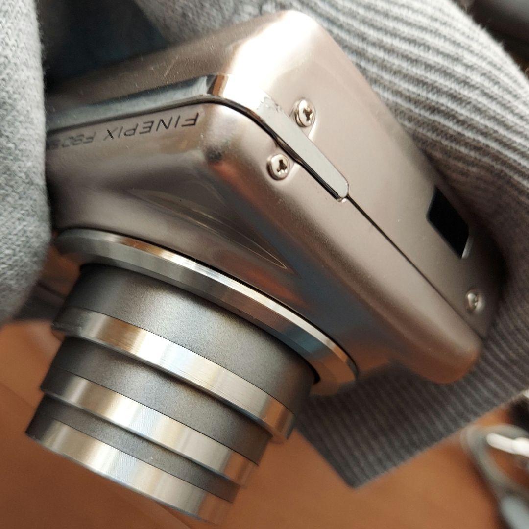 【動作品】FUJIFILM FINEPIX F80EXR シルバー