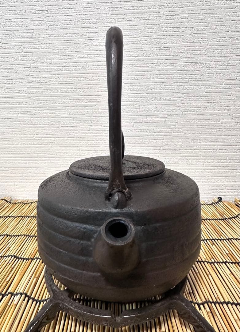 ＵＳＥＤ品 岩手県奥州 佐秋鋳造所 佐藤守巨造 真作保証　南部鉄瓶 南部鉄器