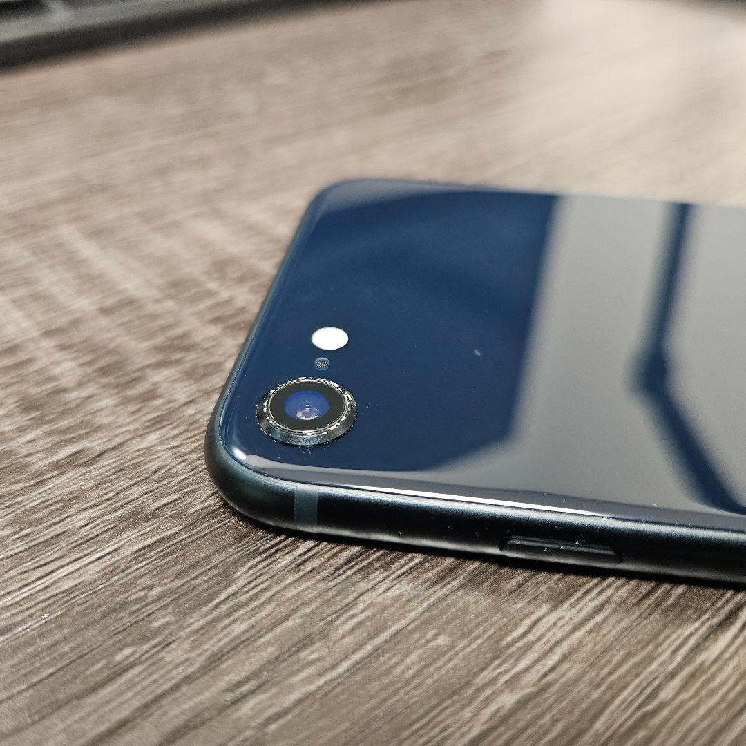 iPhone SE3 64GB 純正 バッテリー99% SIMフリー 画面擦れ