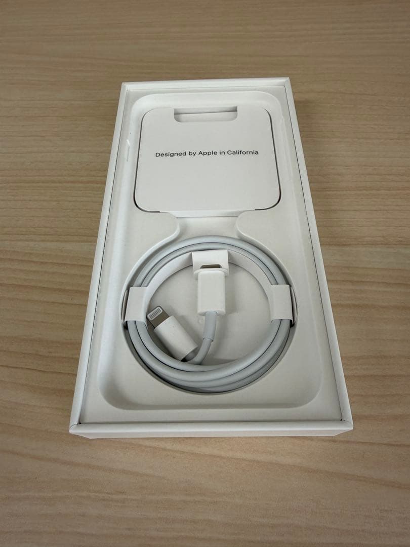 iPhone SE3 第3世代 美品！スターライト Apple SIMフリー
