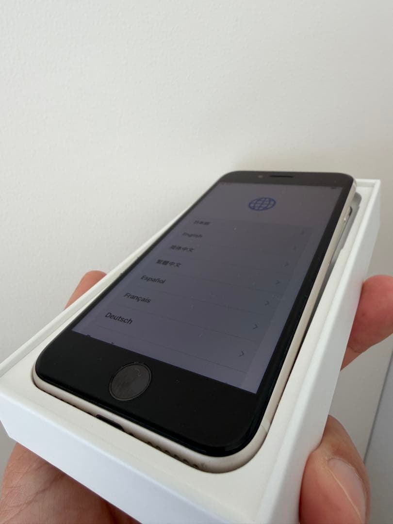 iPhone SE3 第3世代 美品！スターライト Apple SIMフリー