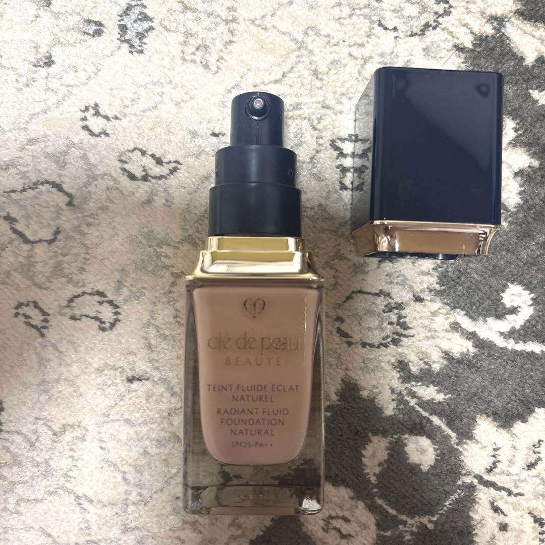 Cle de Peau Beaute タンフリュイドエクラナチュレル