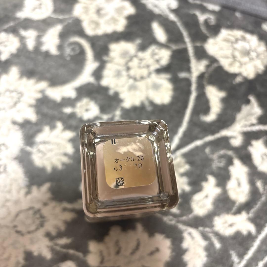 Cle de Peau Beaute タンフリュイドエクラナチュレル