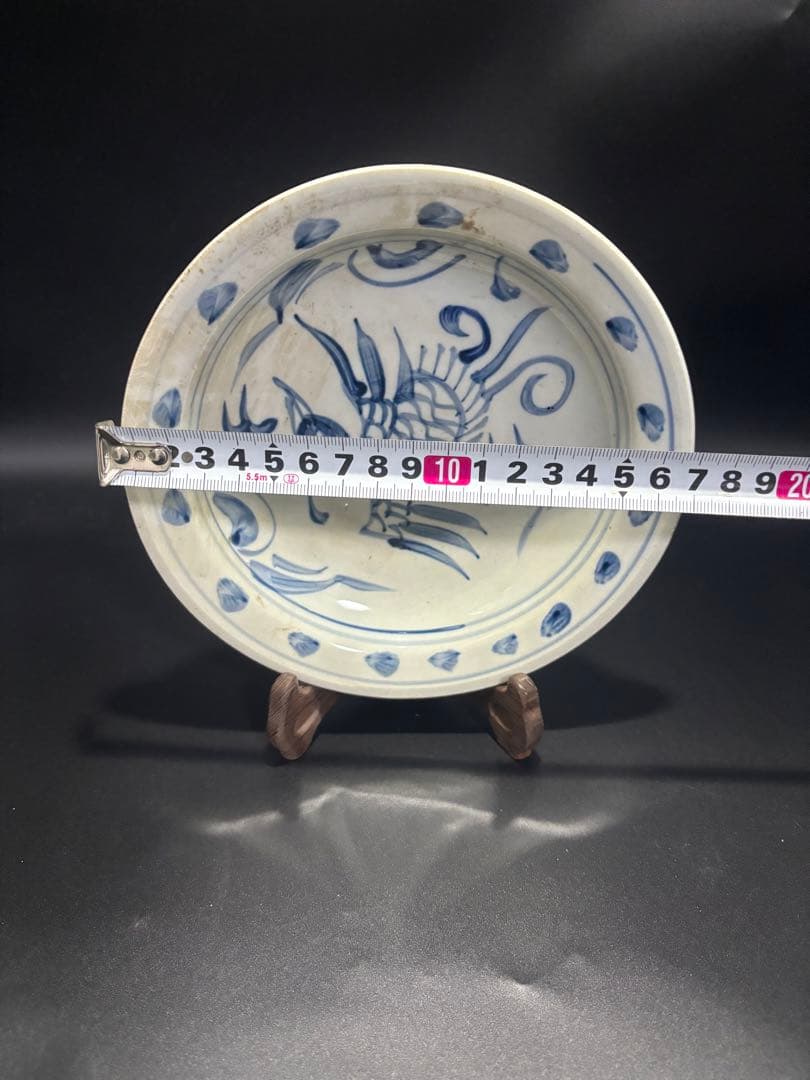 中国　　青花 魚の絵柄の陶器皿