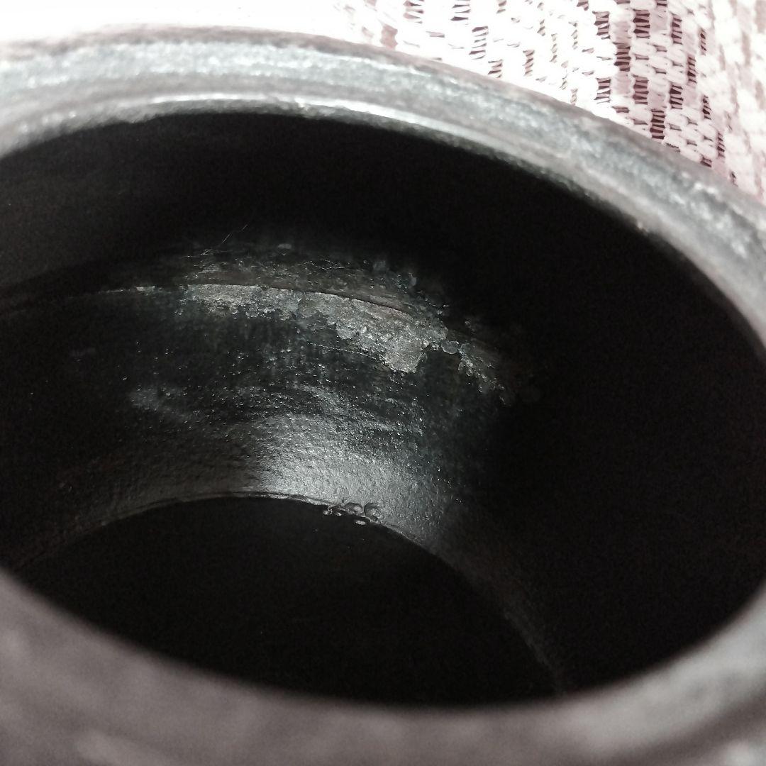 黒い鉄瓶と鍋敷きのセット