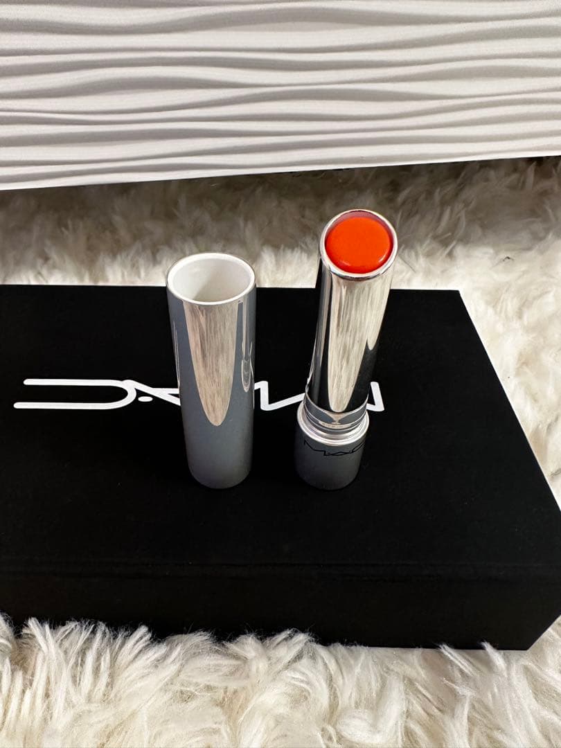 MAC GLOWPLAY チーク　リップバーム