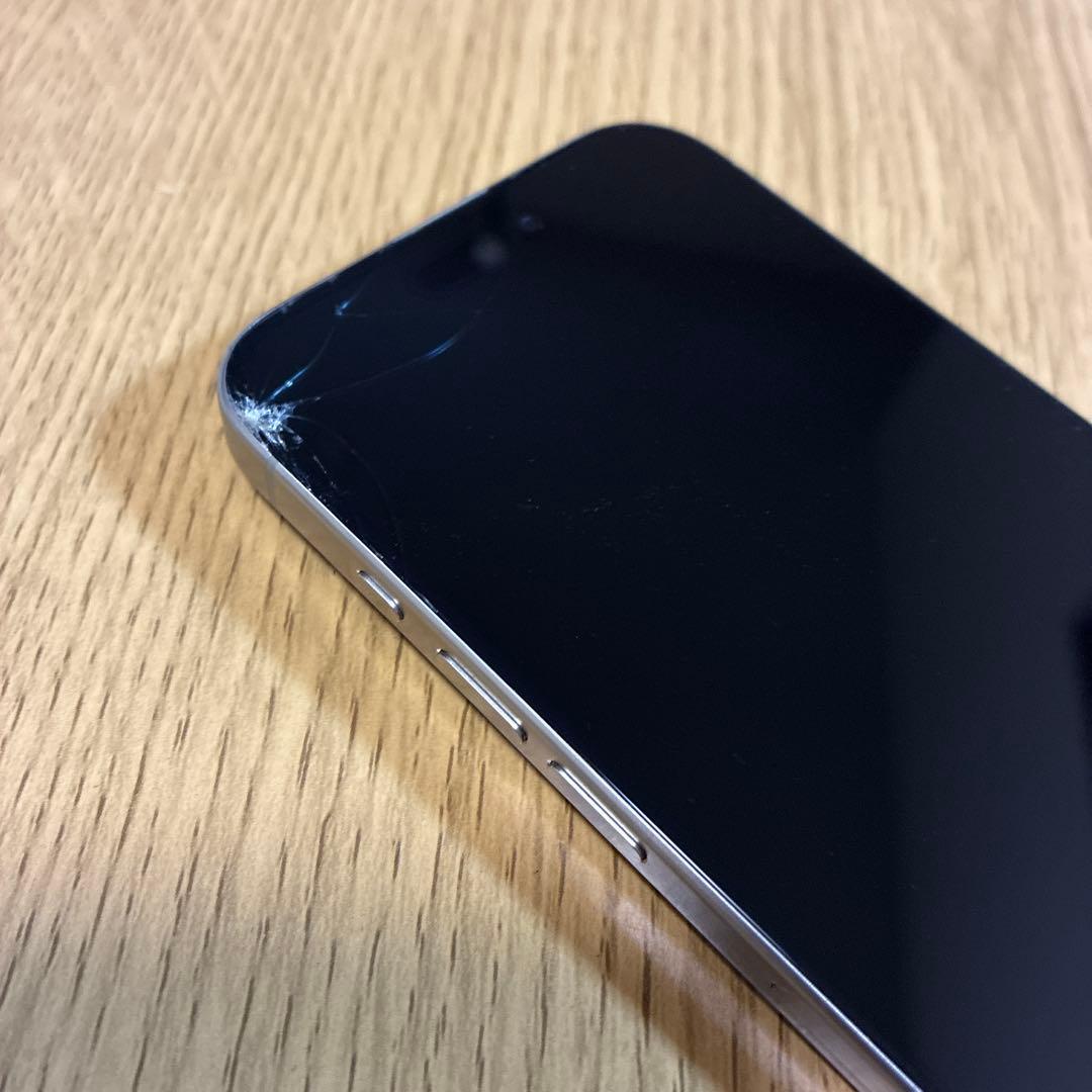 ジャンク iPhone 15 Pro ナチュラルチタニウム 128GB 画面割れ