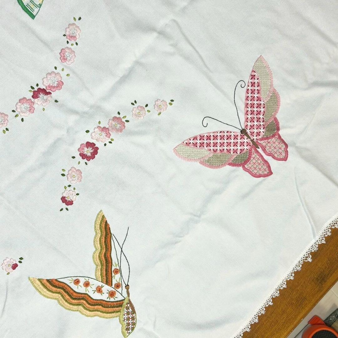 ※ハンドメイド※ 蝶の刺繍 テーブルクロス　戸塚刺繍　タティングレース