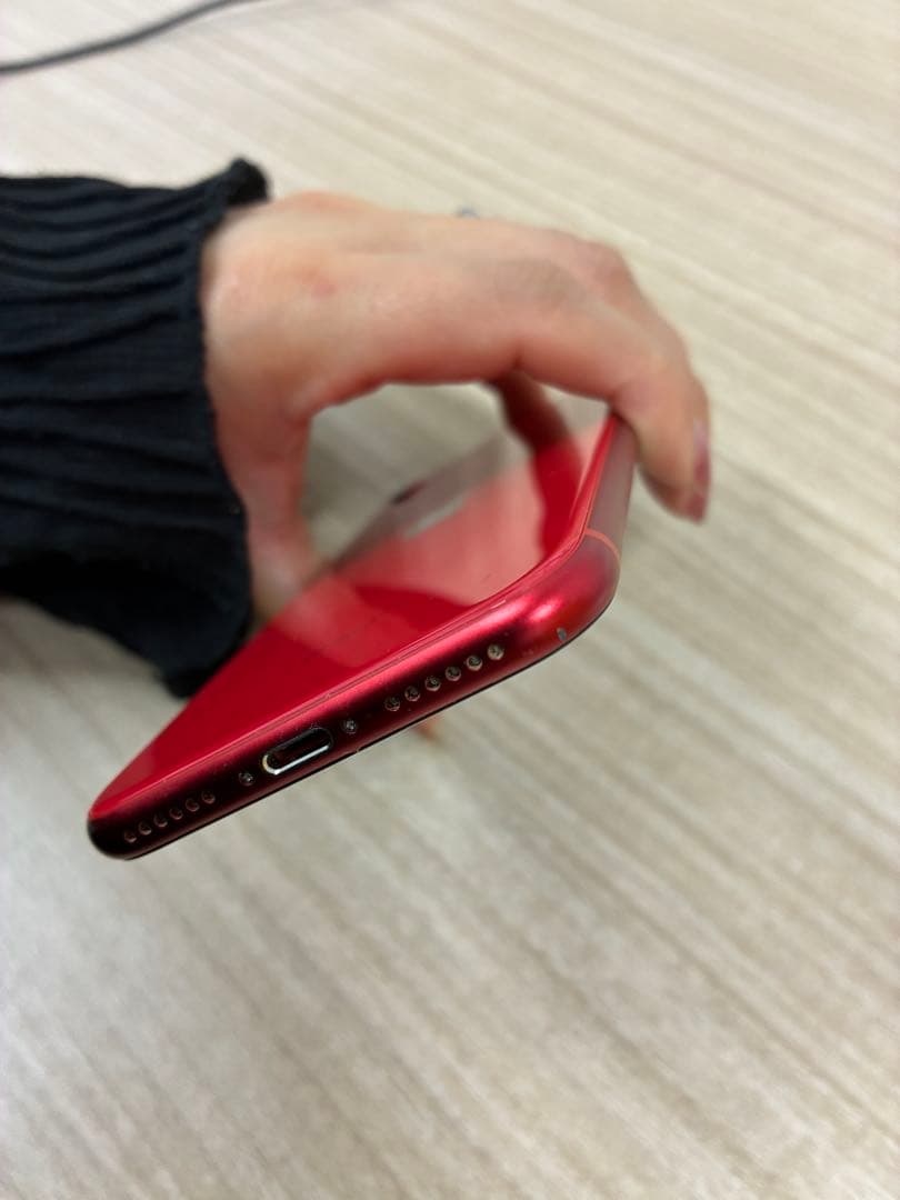 【美品】Apple iPhone SE (第2世代) PRODUCT(RED)