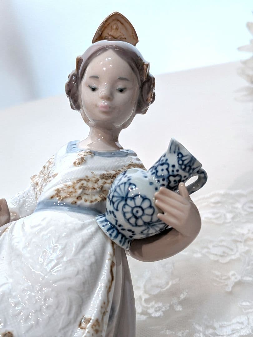 LLADRO　リヤドロ　はい召し上がれ　廃盤　希少　スペイン民族衣装