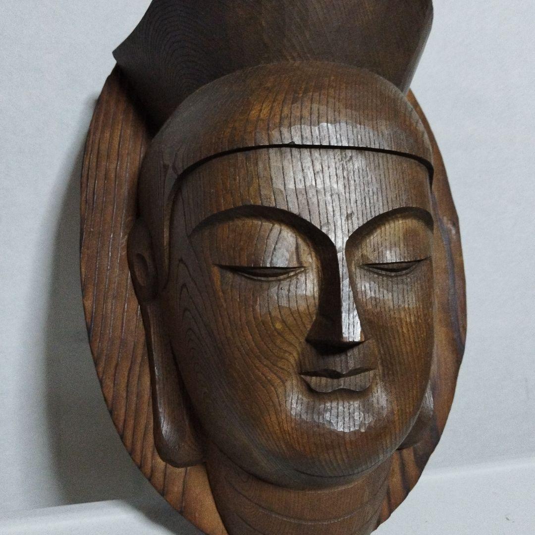 一刀彫のお面です。