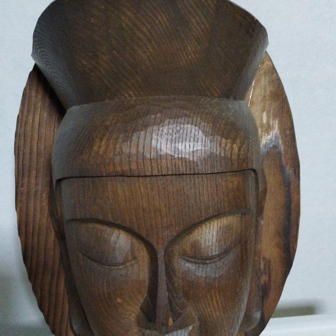 一刀彫のお面です。