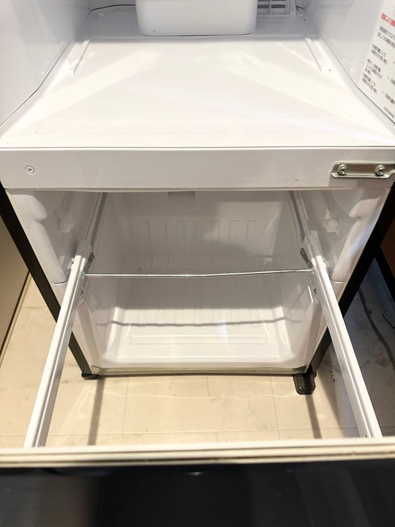 【送料・設置無料】三菱146L 冷蔵庫　MR-P15T-B