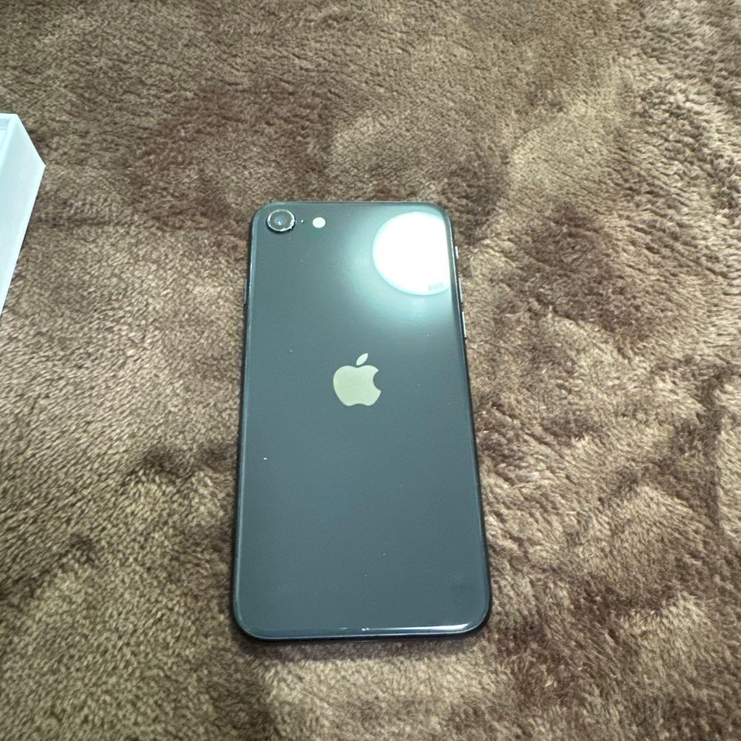 Apple iPhone SE (第2世代) ブラック 本体