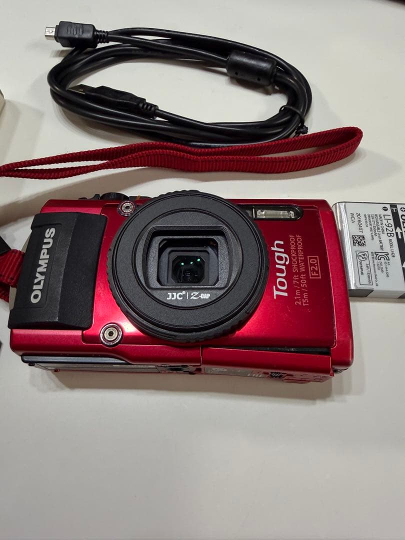 Olympus Stylus TG-4 レッド 本体