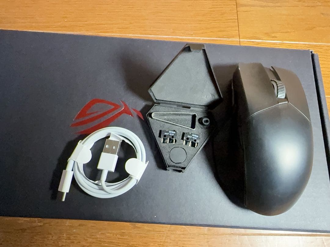 ASUS ROG ゲーミングキーボード＆高性能ワイヤレスマウス