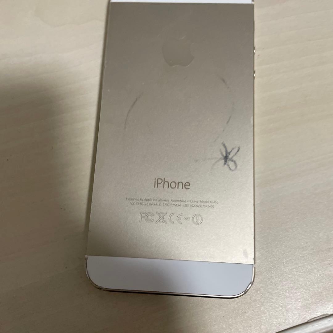 iPhone5充電器がないので電源入るかわかりません。ジャンク品で出品です