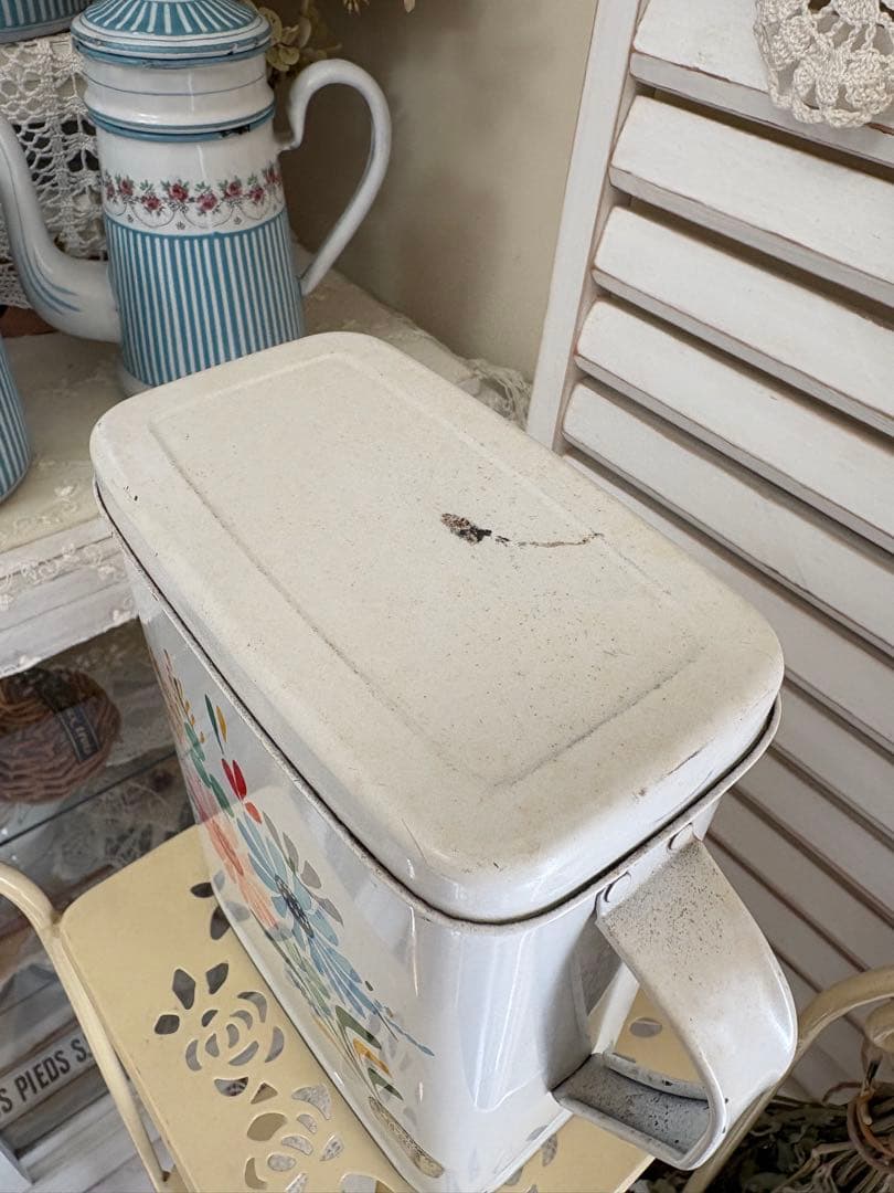 ランズバーグ社♡フラワーオイルポット Tin缶　アメリカ製