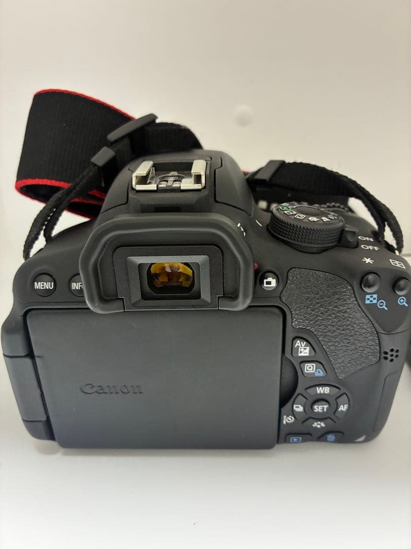 美品！ Canon EOS Kiss X7i ボディ+ バッテリー1個充電器