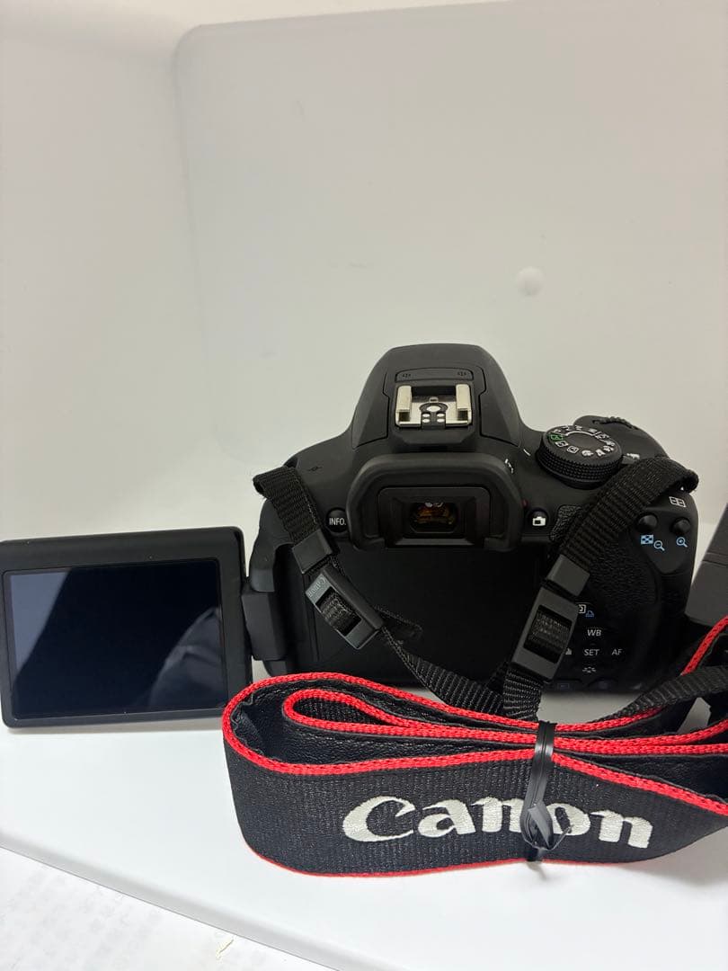 美品！ Canon EOS Kiss X7i ボディ+ バッテリー1個充電器
