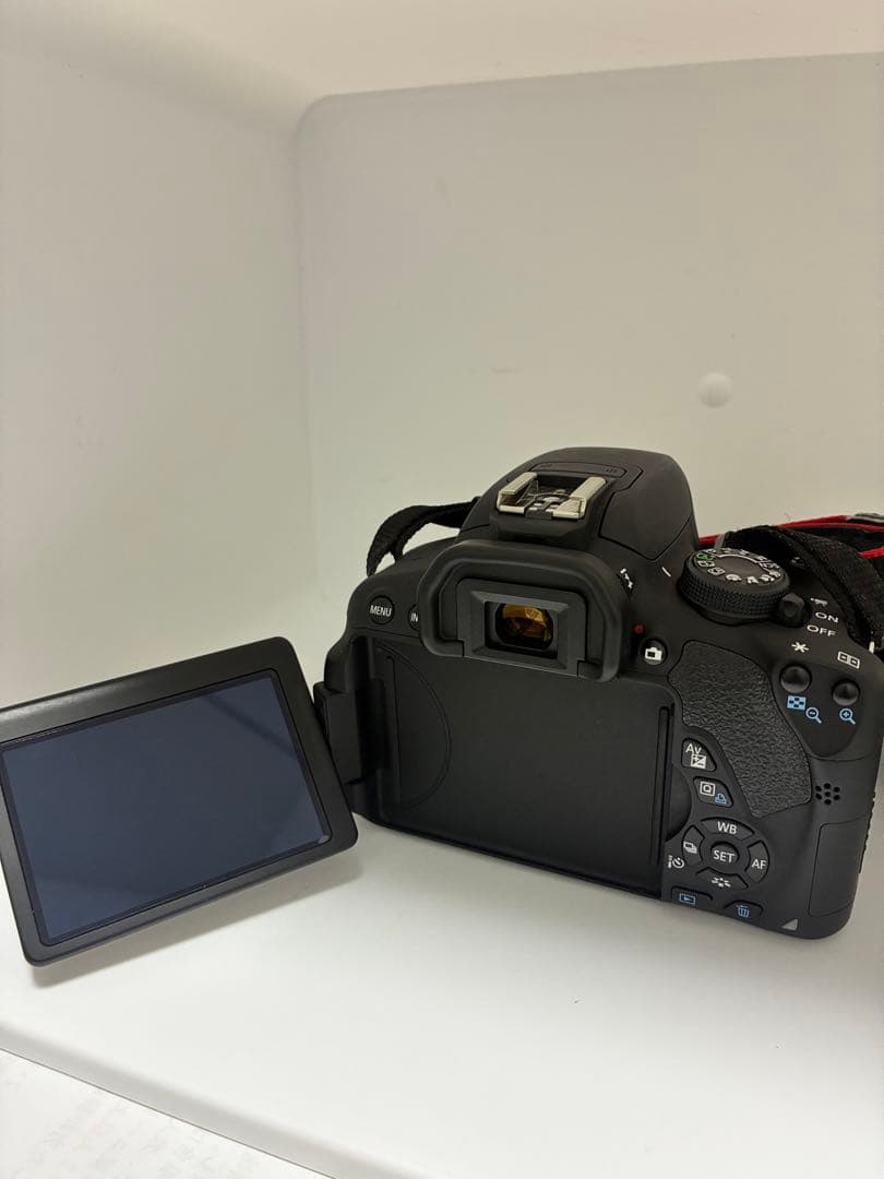 美品！ Canon EOS Kiss X7i ボディ+ バッテリー1個充電器