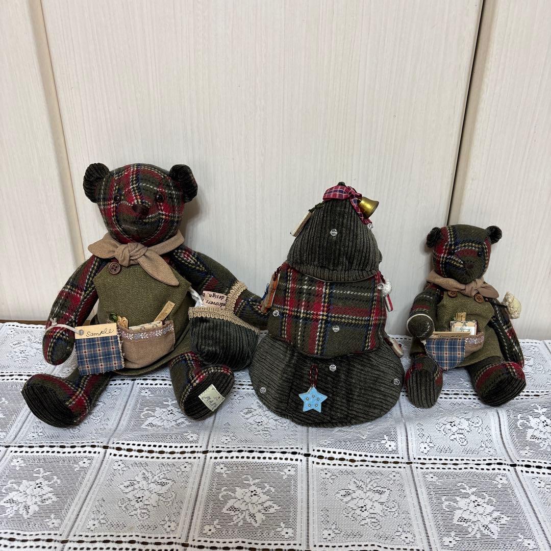 マニー　くまのぬいぐるみ、クリスマスツリー