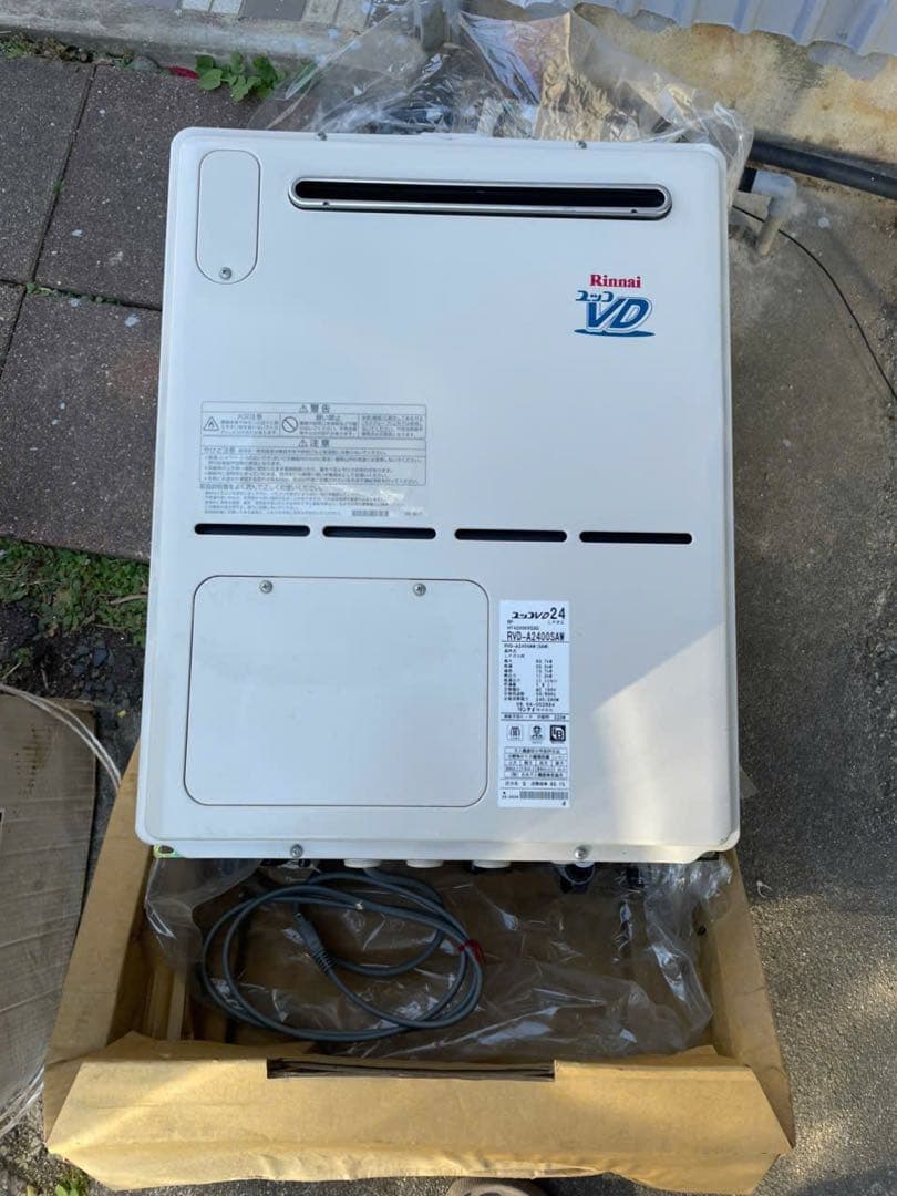 リンナイ RVD-A2400SAW2-3 ガス給湯暖房用熱源機。