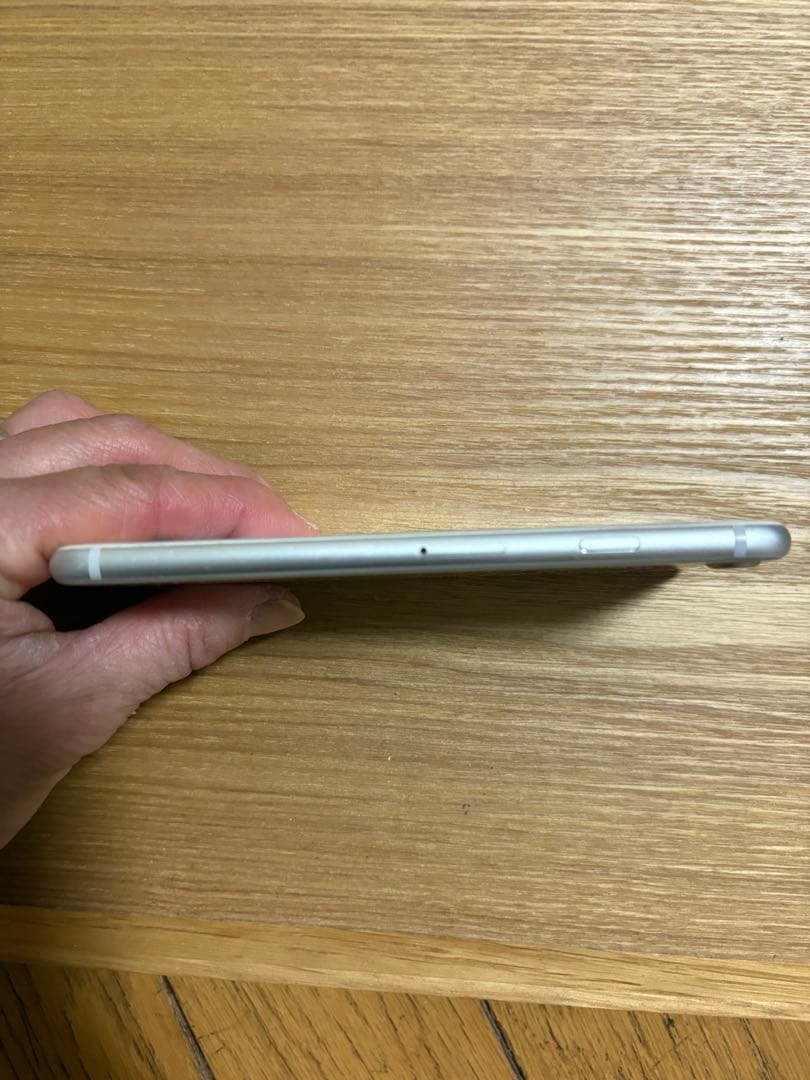 超美品Apple iPhone 8 ホワイトシルバー 本体　64G 備品付