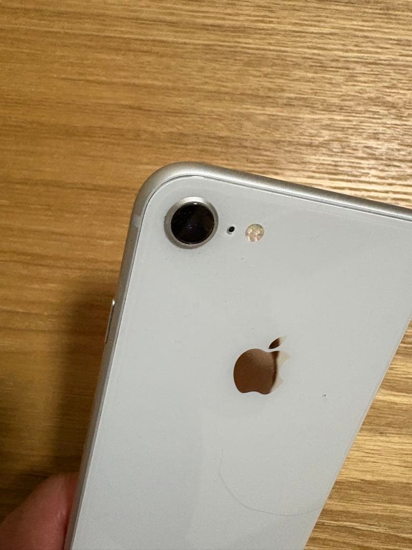 超美品Apple iPhone 8 ホワイトシルバー 本体　64G 備品付