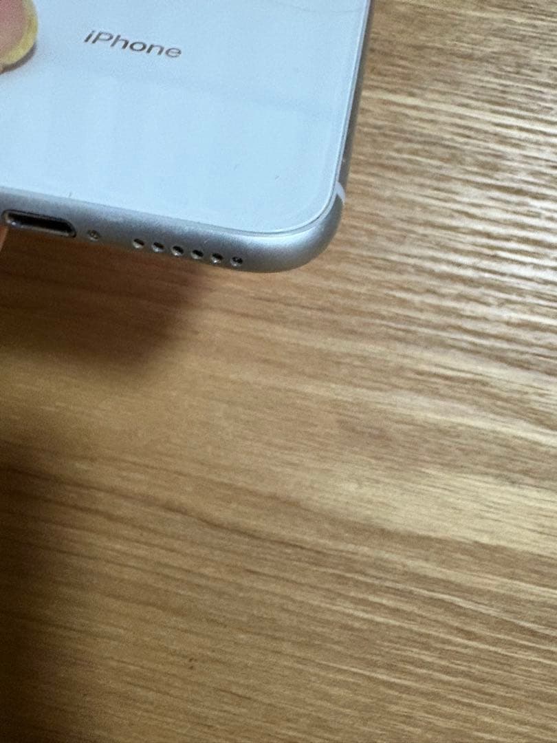 超美品Apple iPhone 8 ホワイトシルバー 本体　64G 備品付