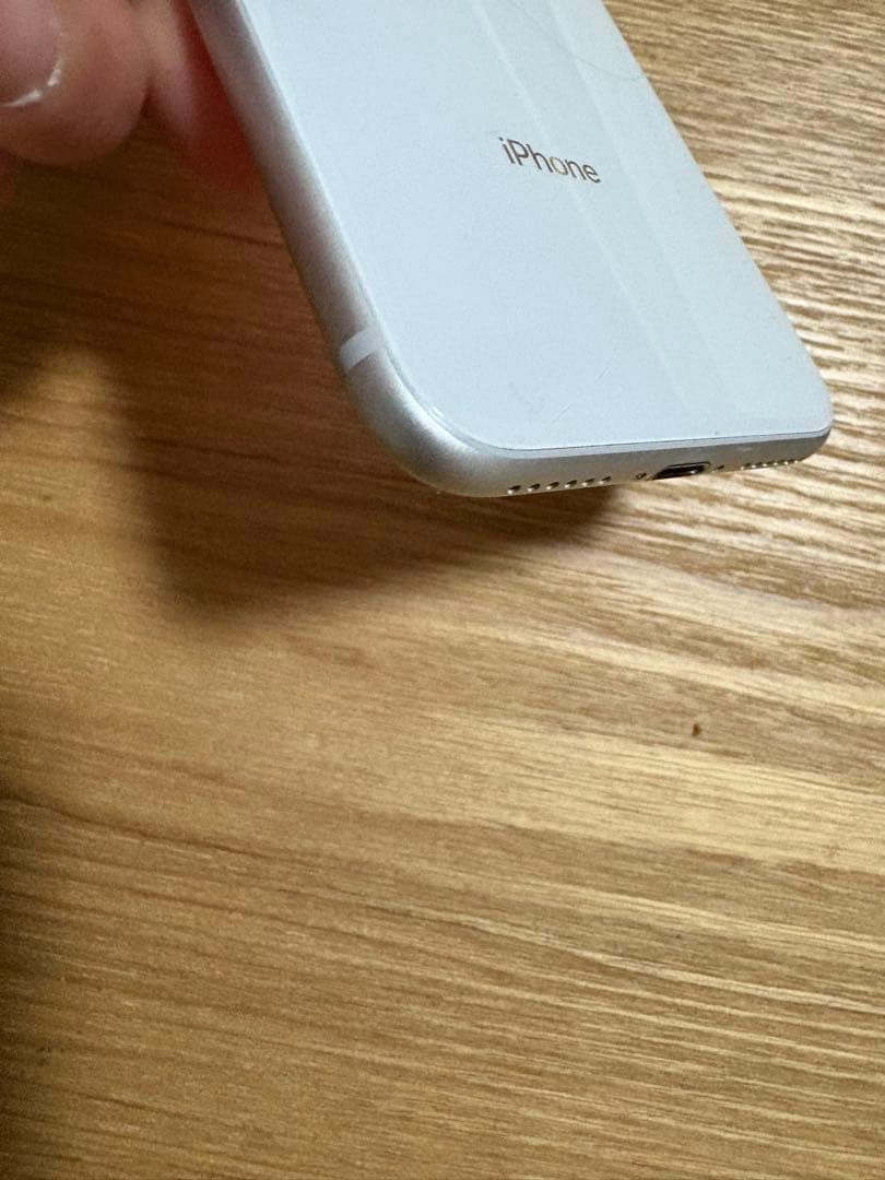 超美品Apple iPhone 8 ホワイトシルバー 本体　64G 備品付