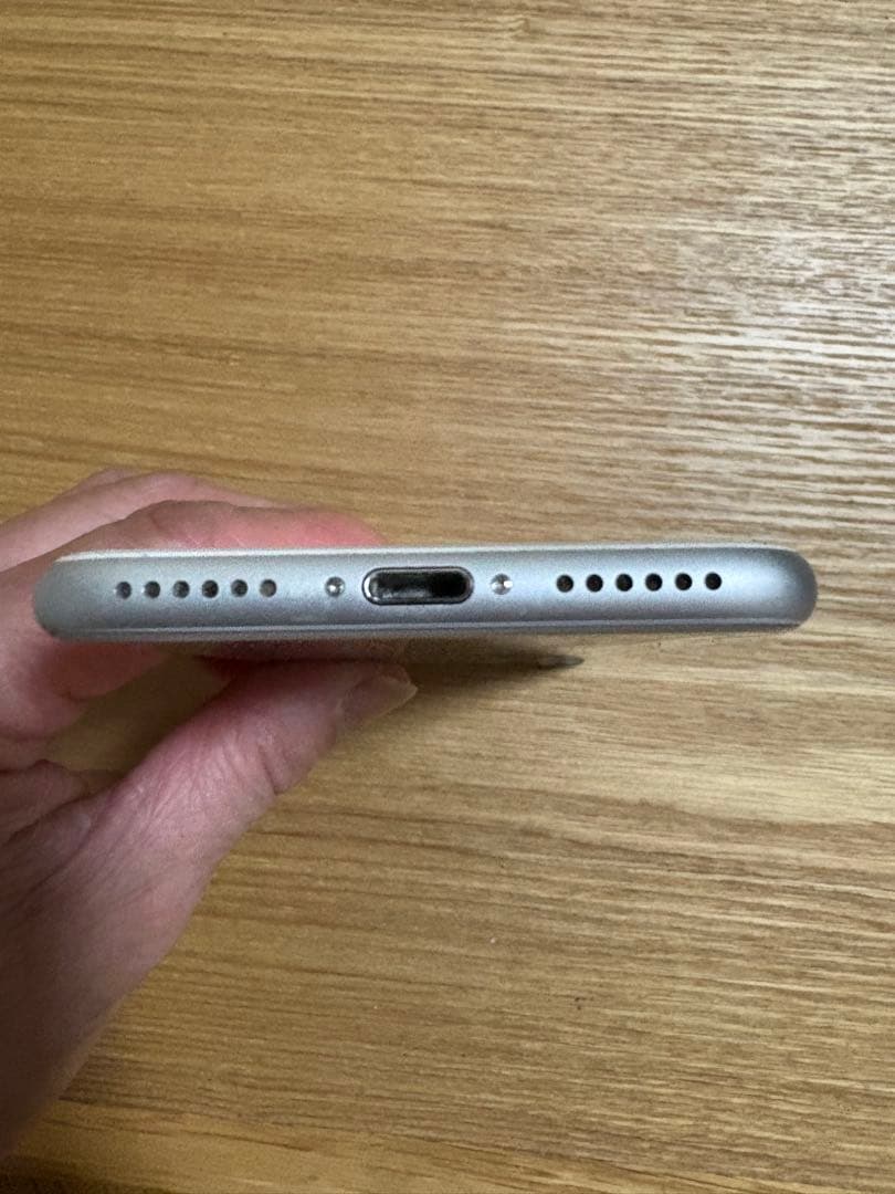 超美品Apple iPhone 8 ホワイトシルバー 本体　64G 備品付