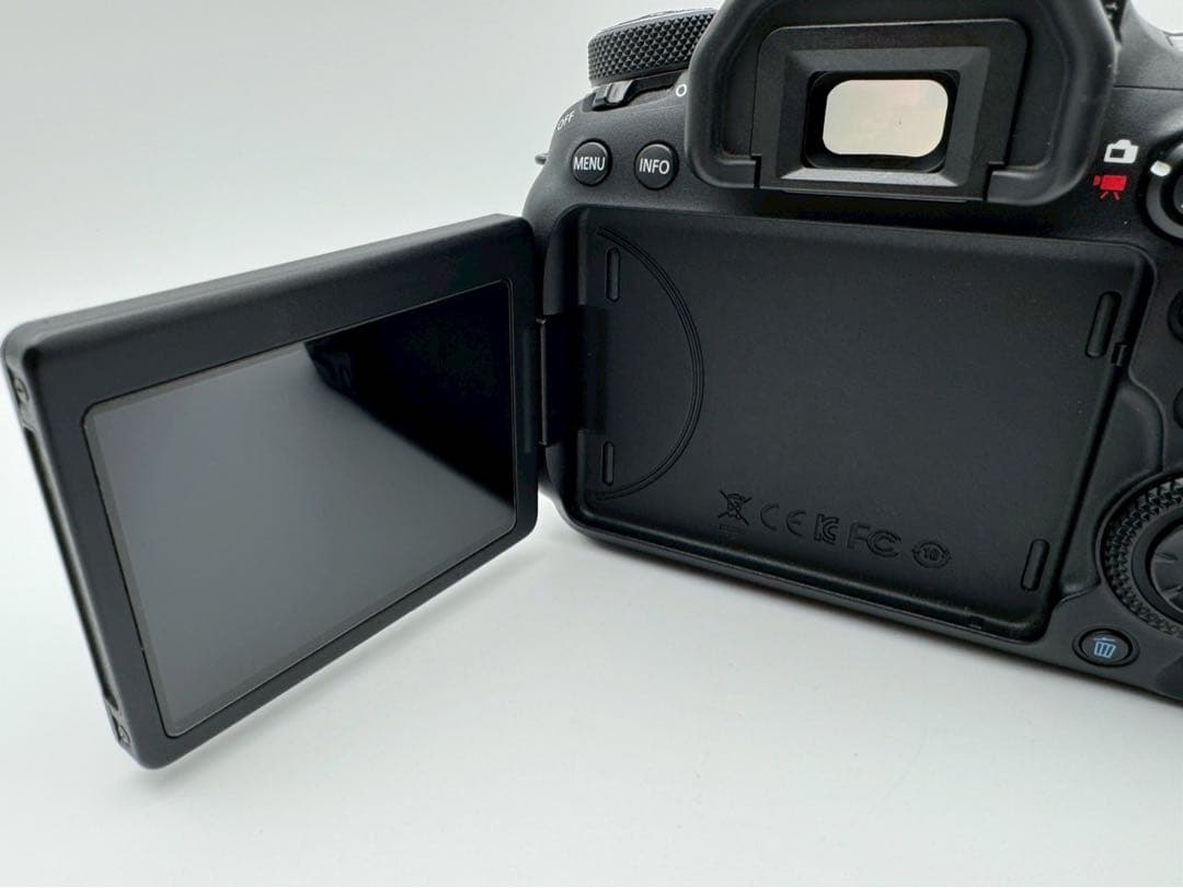 ☆美品【Canon】EOS 6D MarkII ボディ キャノン キヤノン