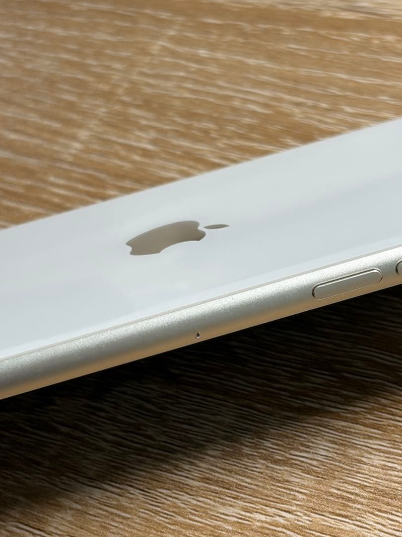 Apple iPhone SE 第3世代　64GB
