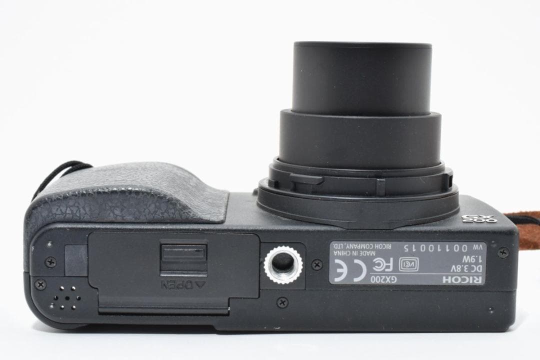 【希少】 RICOH リコー GX200 コンパクトデジタルカメラ コンデジ
