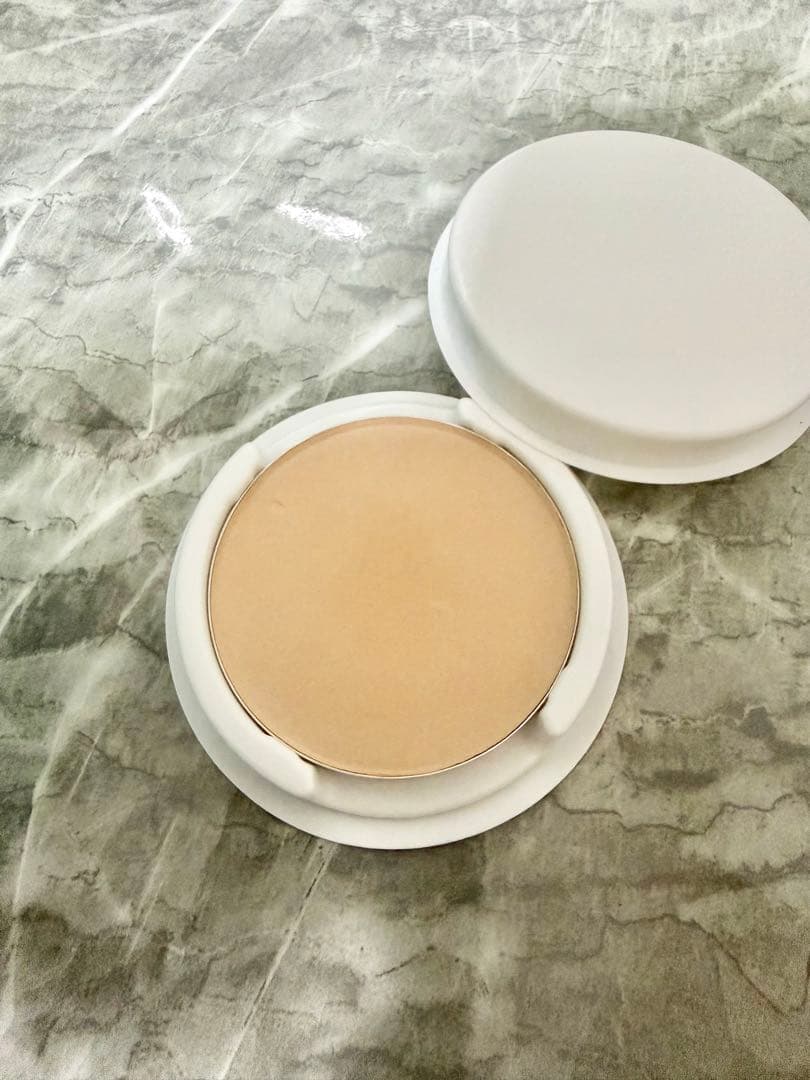ESTEE LAUDER Re-Nutriv プレストパウダー ウォームバニラ
