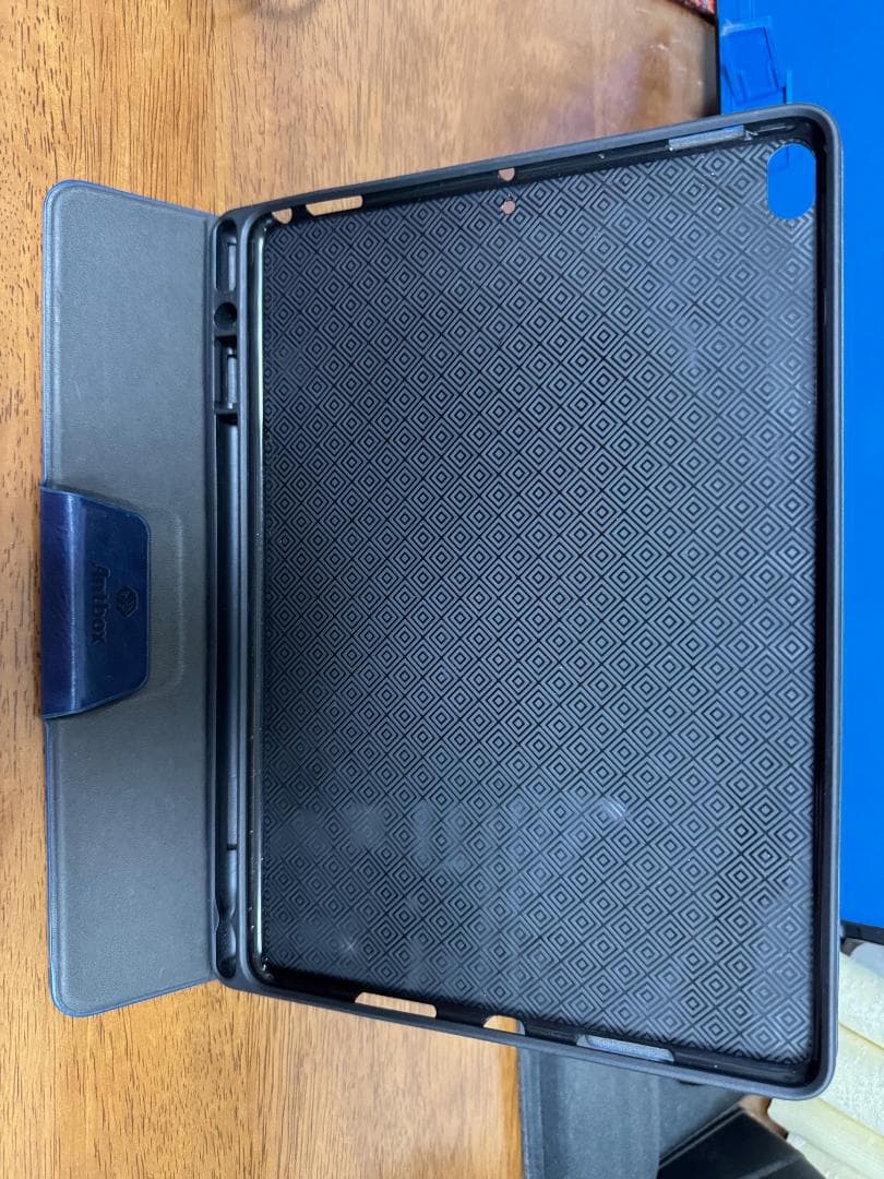 美品 ipad pro 10.5 本体 アップルペンシルと充電台 カバー付き