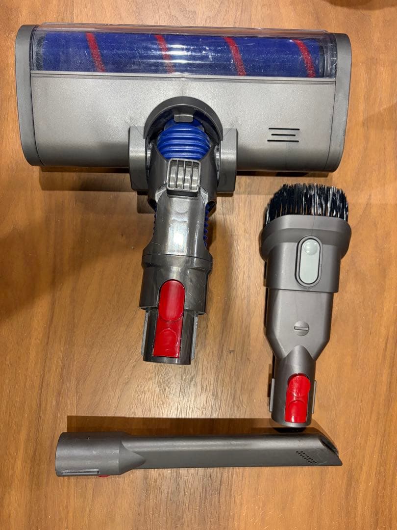 【箱付】Dyson V8 fluffy(フィルター新品)※一部非純正品