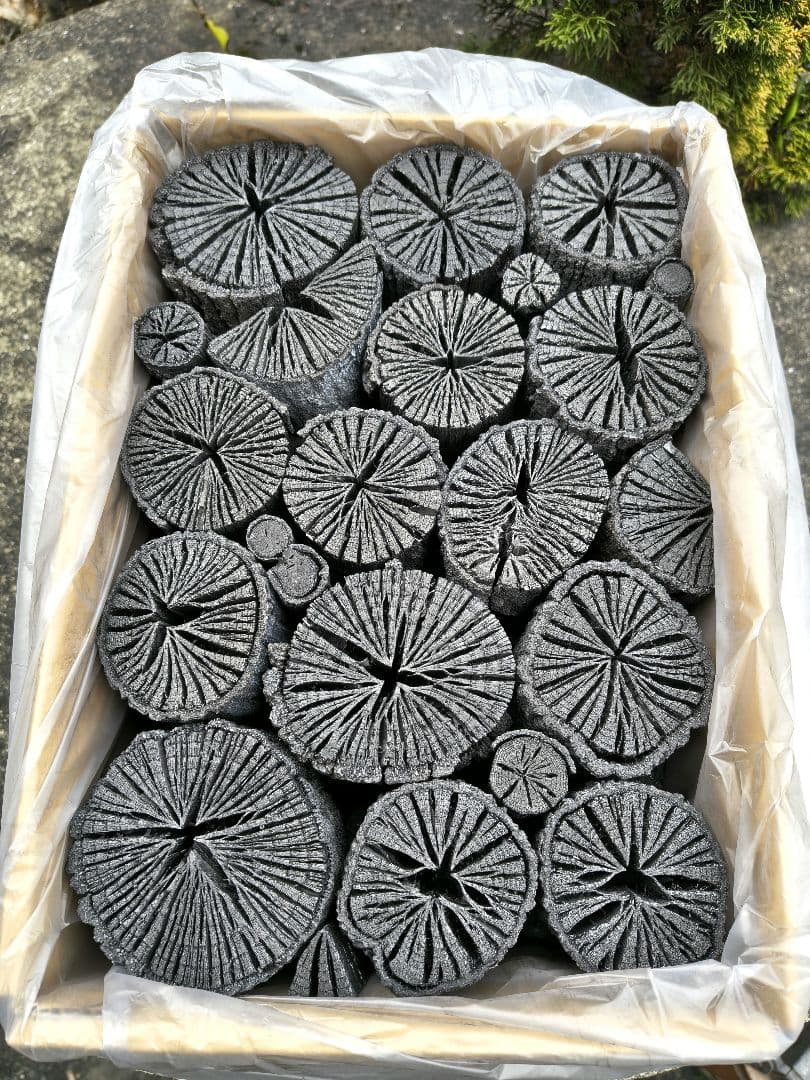 mumu【 伊予の切炭 】約6kg 菊炭 黒炭 太め
