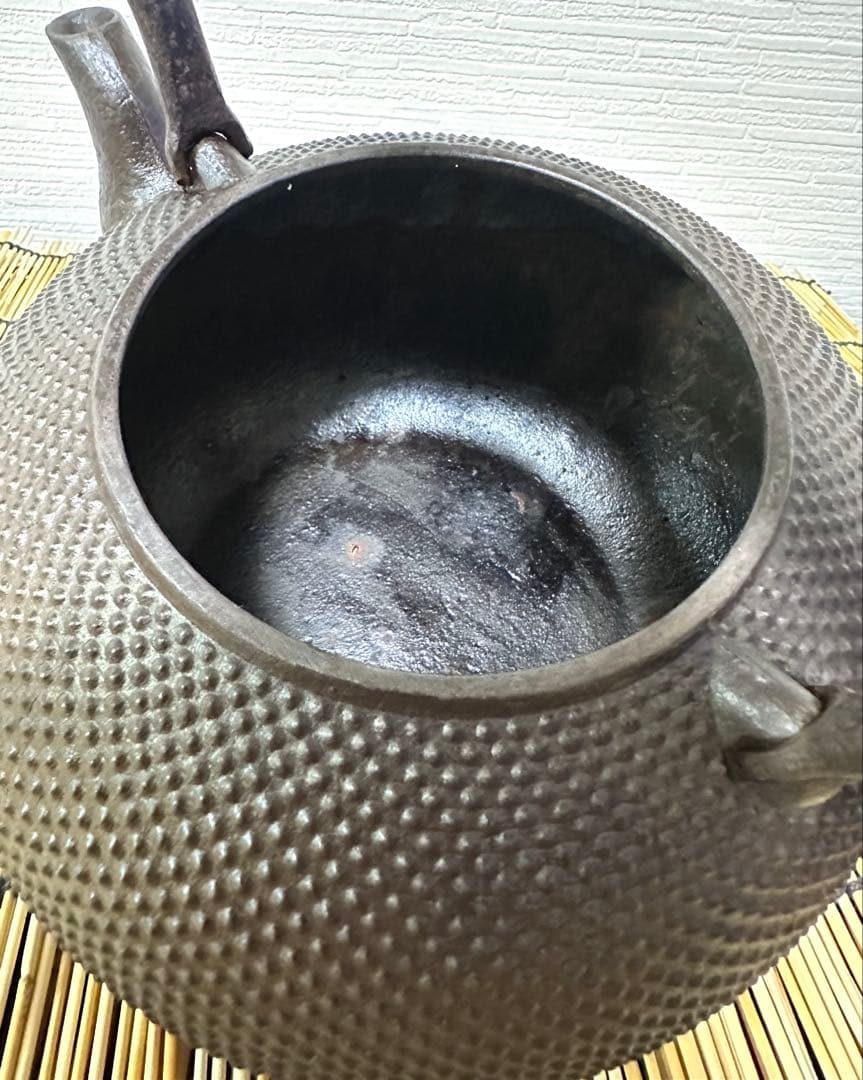 美品　南部名人雅泉造　１８型アラレ　南部鉄瓶　南部鉄器