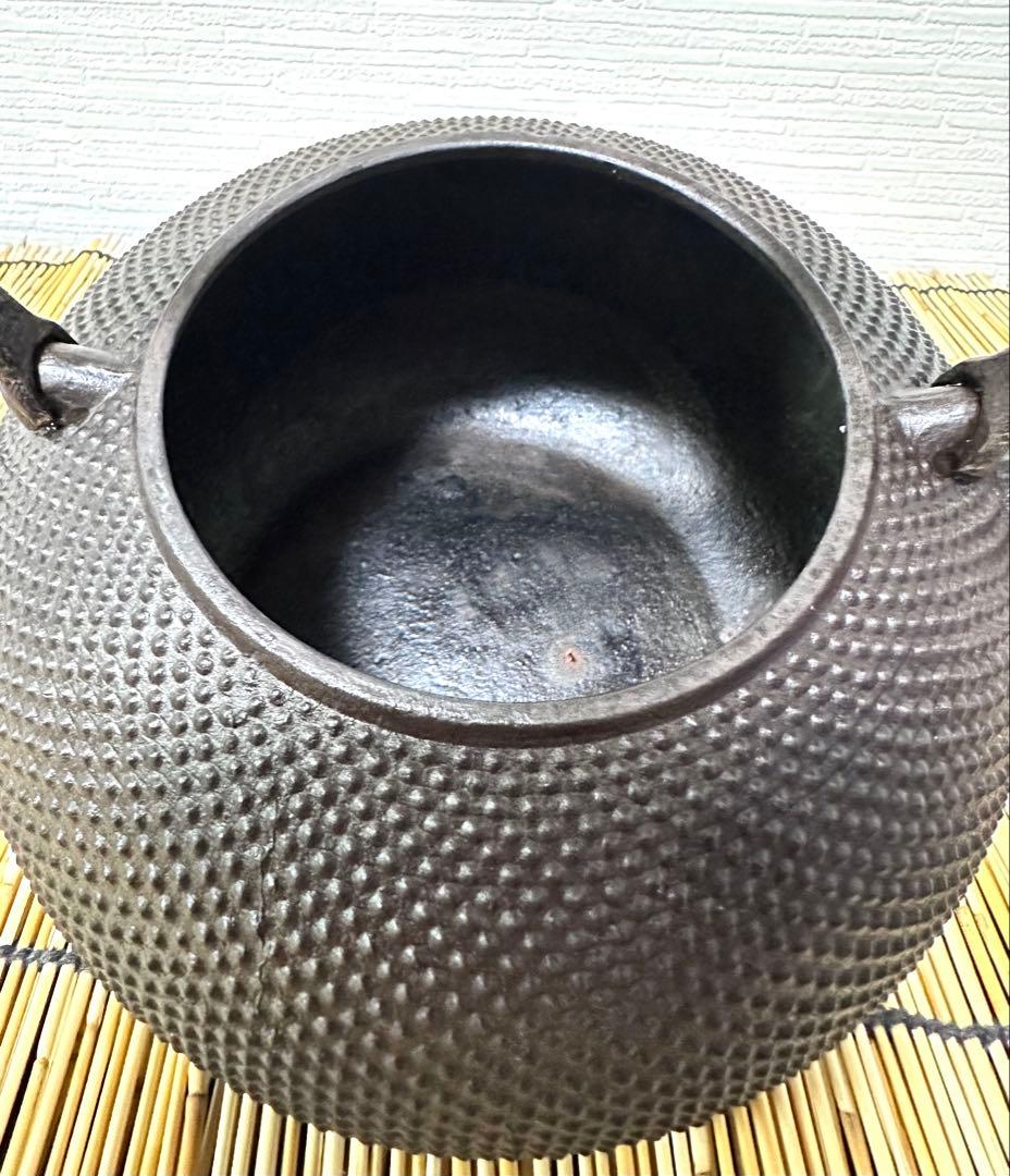 美品　南部名人雅泉造　１８型アラレ　南部鉄瓶　南部鉄器