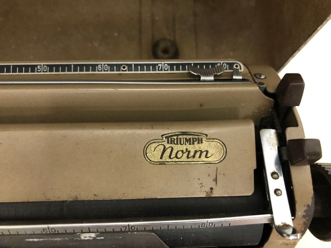 【希少】ドイツ製TRIUMPH タイプライター1950〜1960年製　ジャンク品
