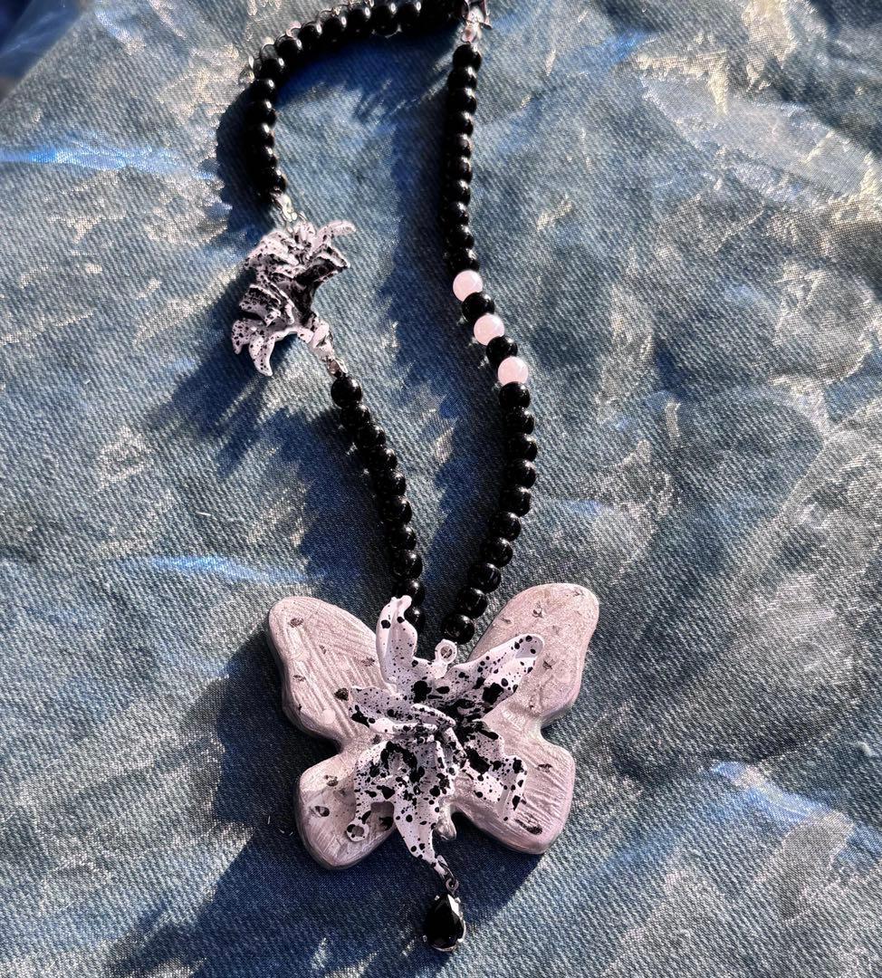 蝶の形状ネックレス 新品 手作りアクセサリー