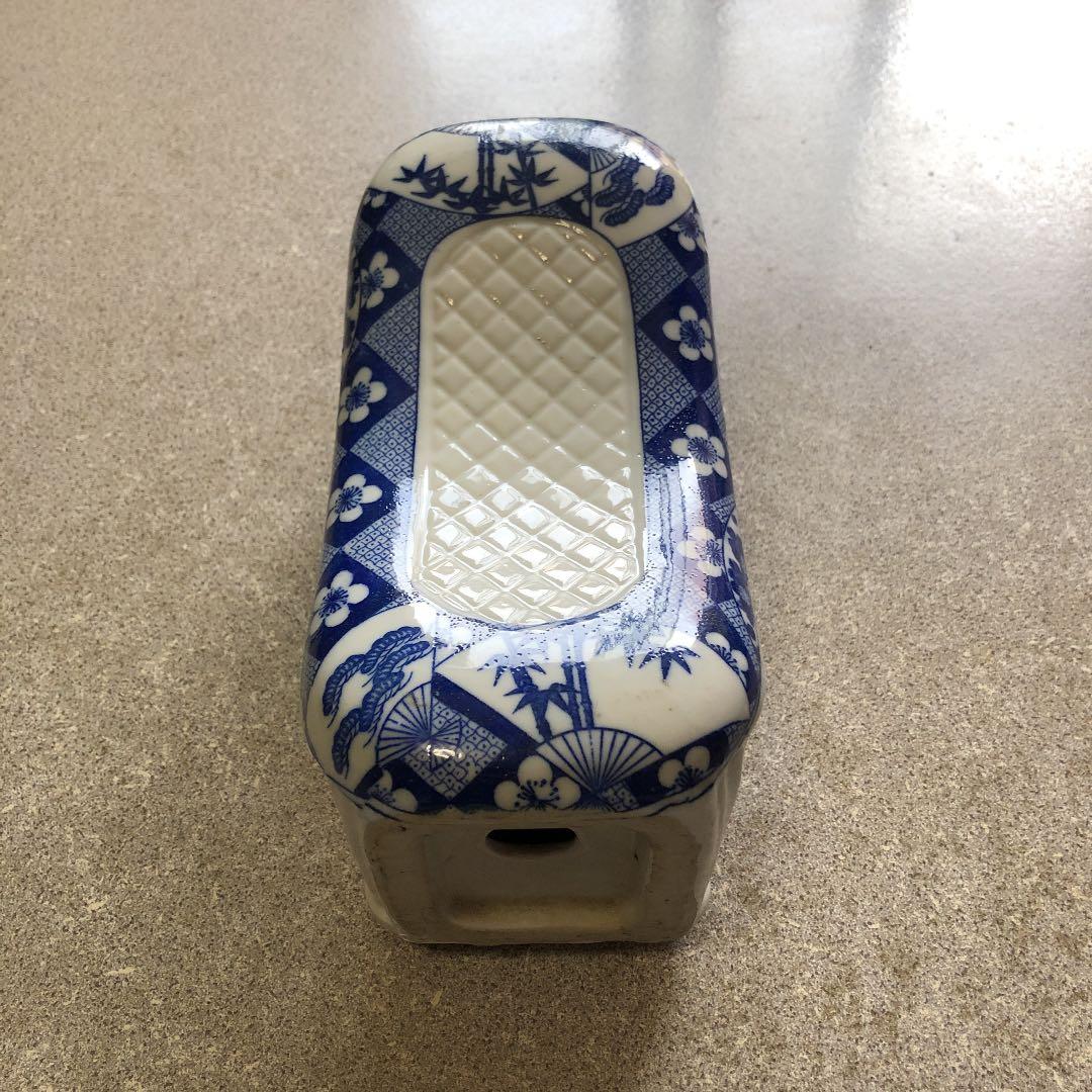 陶器製の枕　陶枕　染付模様
