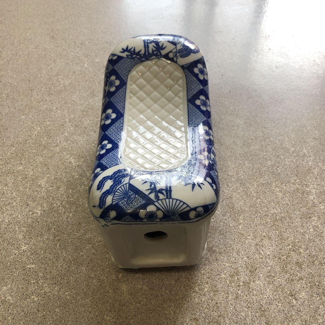 陶器製の枕　陶枕　染付模様