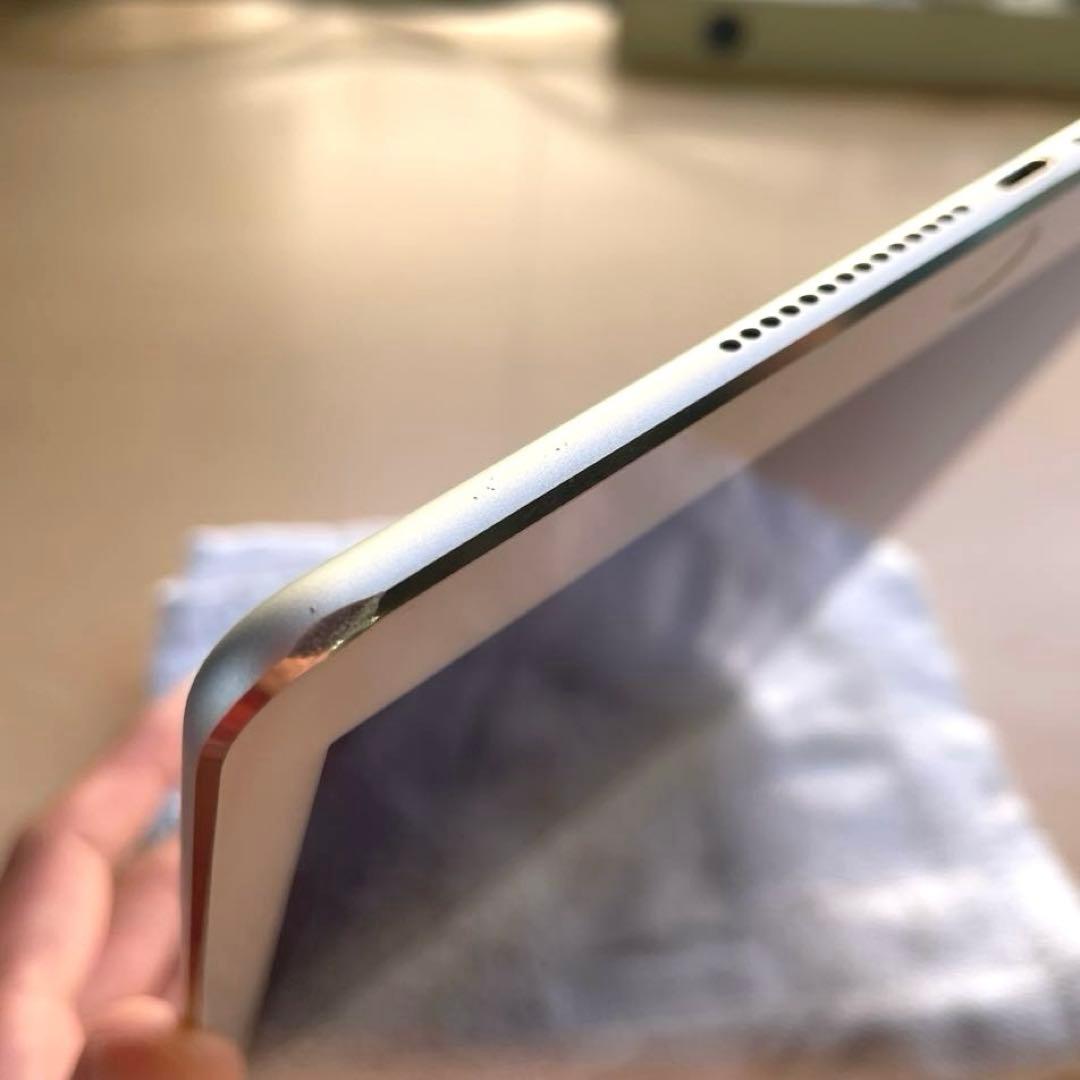 iPad Air2 32GB Cellularモデル シルバー　A1567 #2