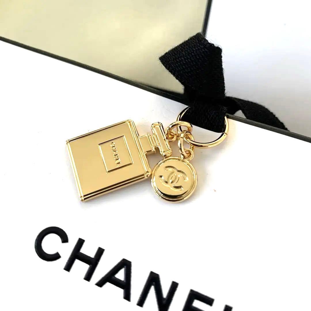 CHANELホリデーチャーム　ヴェルニ限定カラーネイル　シャネル